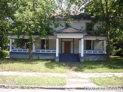 2nd image of 2425 35th Ave N