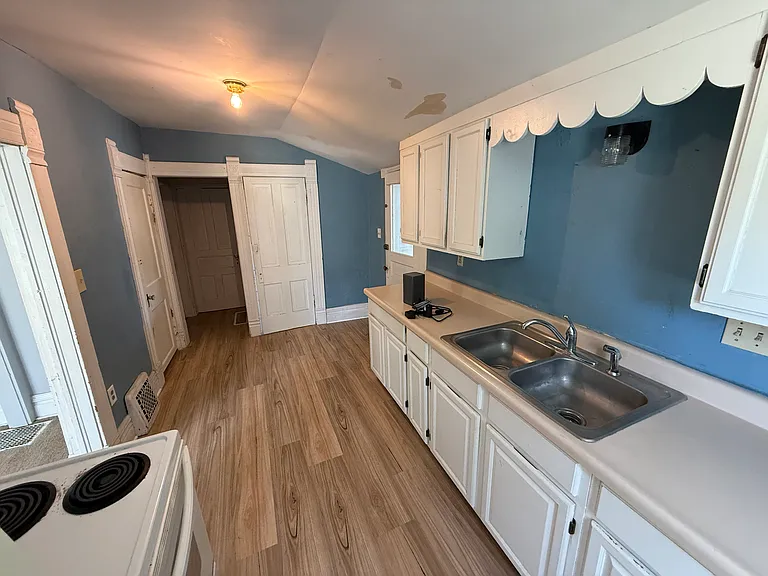 715 N Mulberry St — Photo 3