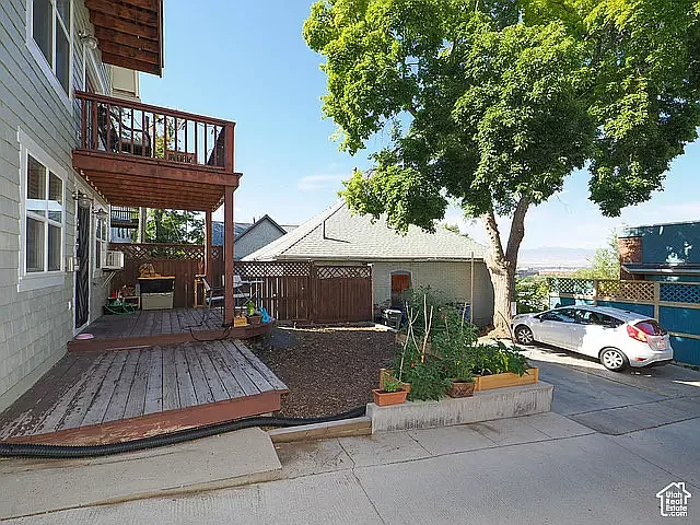319 N Almond St #C — Photo 15