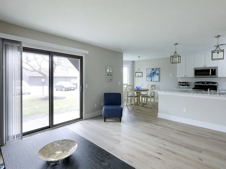 Oak Tree Apartments — Photo 31
