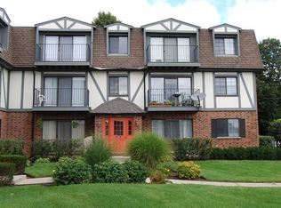 120 Steeple Dr APT E, Buffalo Grove, IL 60089
