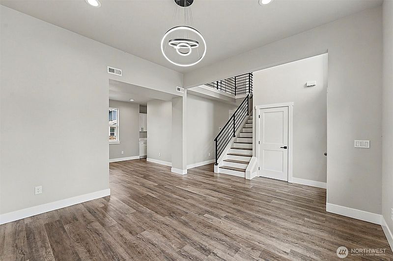 5th image of 903 138th Street E