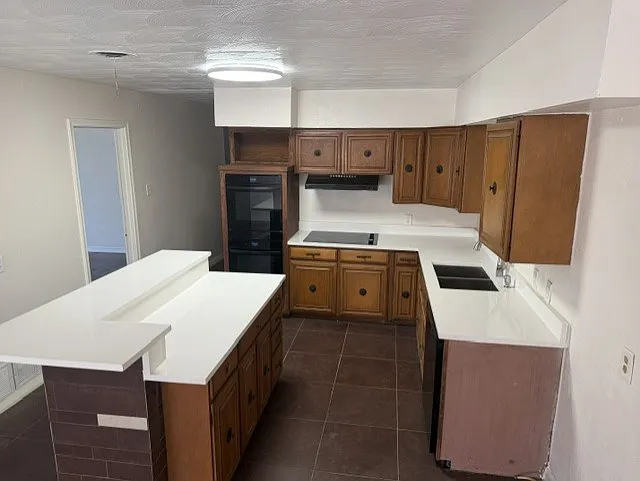3 bed, 1.5 bath, 1376 sqft, $2,095 — Photo 3