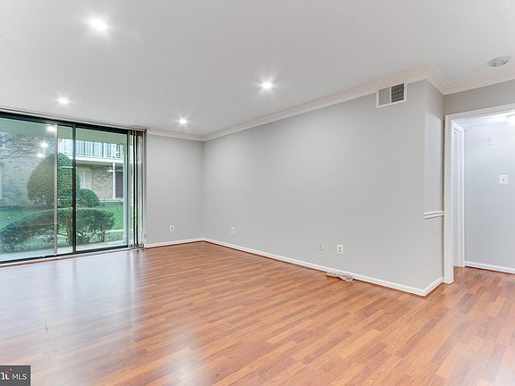 4th image of 3111 Patrick Henry Dr APT 625