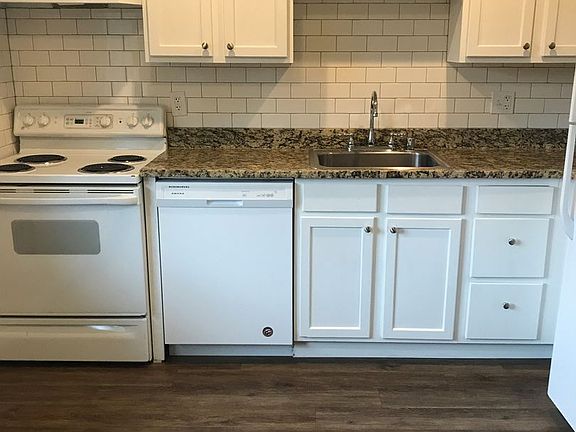 3rd image of 2325 Urban Ave APT 1