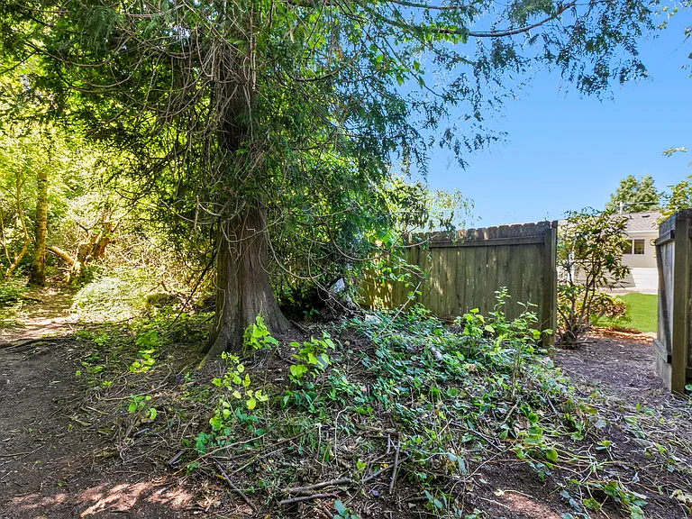 2712 Kentucky St — Photo 5
