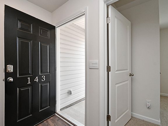 4th image of 143 Boxbury Way