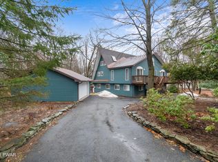 163 Tanglwood Dr, Greentown, PA 18426