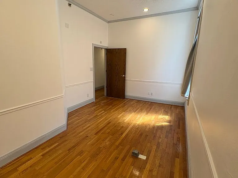 110 W Summit Hill Dr — Photo 10