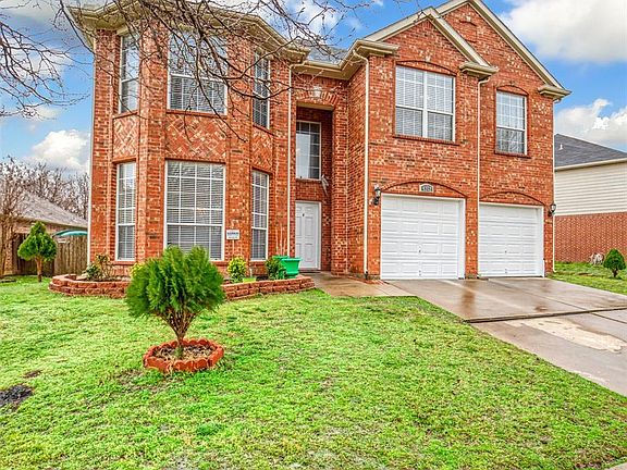 3rd image of 4762 Parkmount Dr