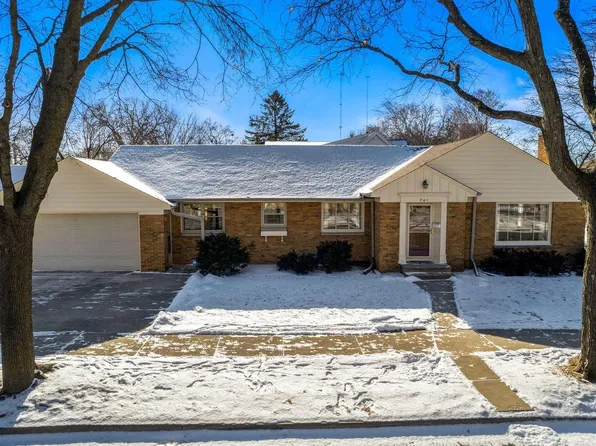 701 East Fairmount AVENUE, Whitefish Bay, WI 53217