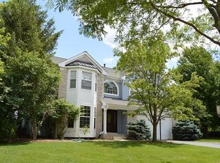 2221 Barrett Dr, Algonquin, IL 60102