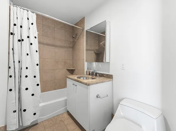 440 Kent Avenue image 9 of 13