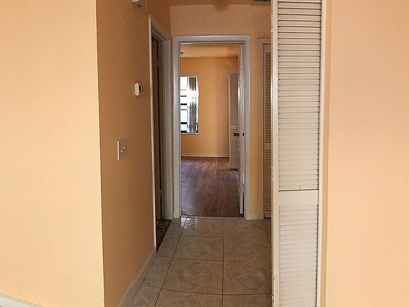 4th image of 4207 Sandhurst Dr