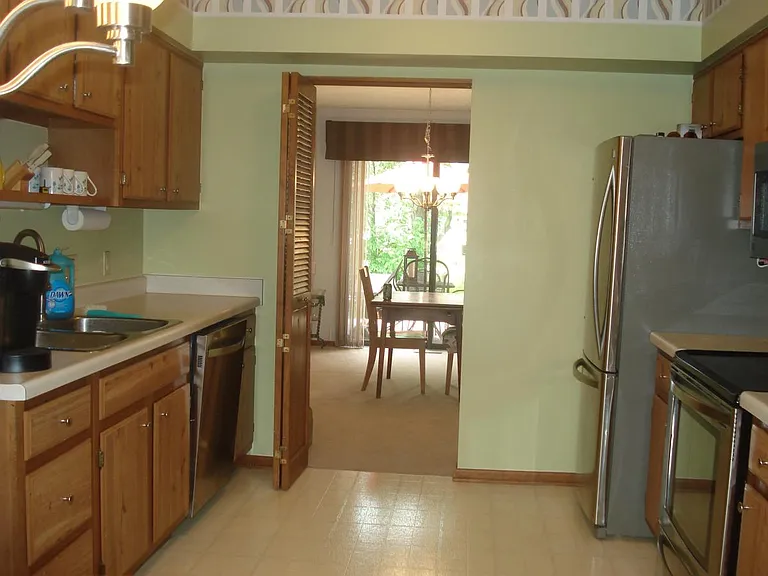 1424 Lakeside Dr — Photo 6