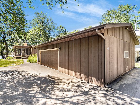 2nd image of 407 Holiday Dr