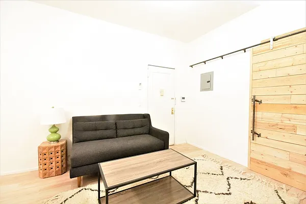 Rented by Bold New York | media 43