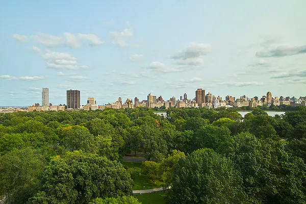 Sold by Sotheby's International Realty | media 11