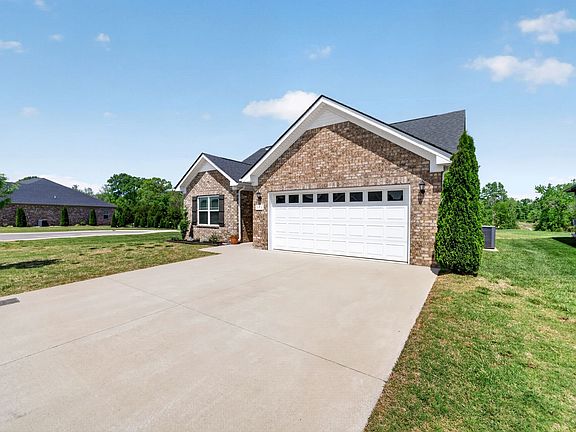 3rd image of 171 Brandon Woods Dr