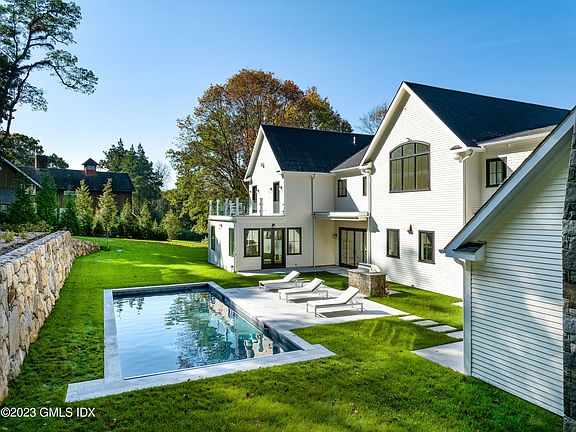 2nd image of 460 Middlesex Rd