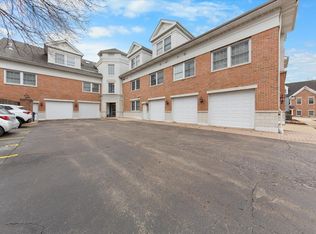 111 S 5th Ave APT D, Saint Charles, IL 60174