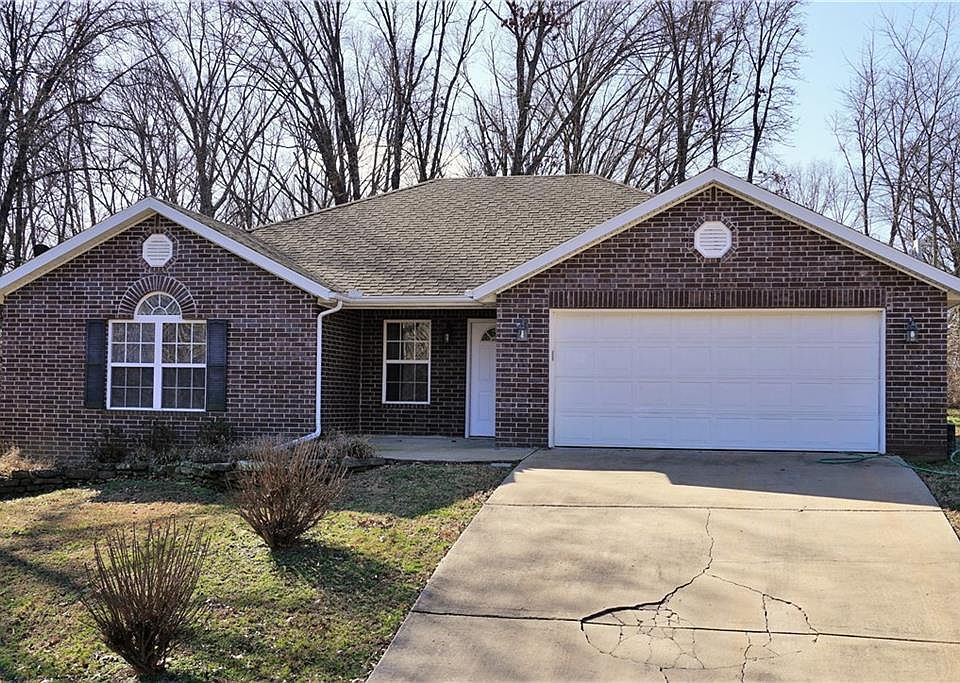 1st image of 11 Ingleborough Dr