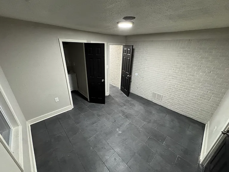2379 Saratoga Ave — Photo 14