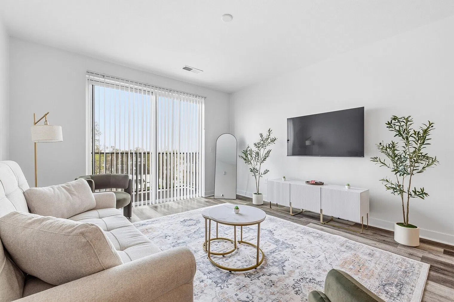 1 bed, 1.0 bath, $3,381 — Photo 4