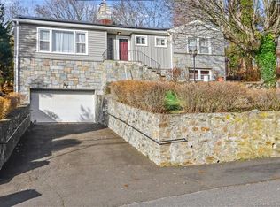 744 Lakeside Dr, Bridgeport, CT 06606