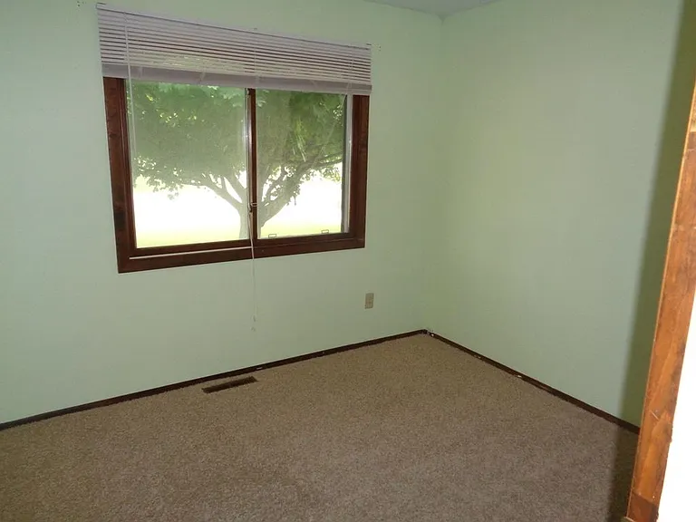 2400 E Wheeler Rd — Photo 9