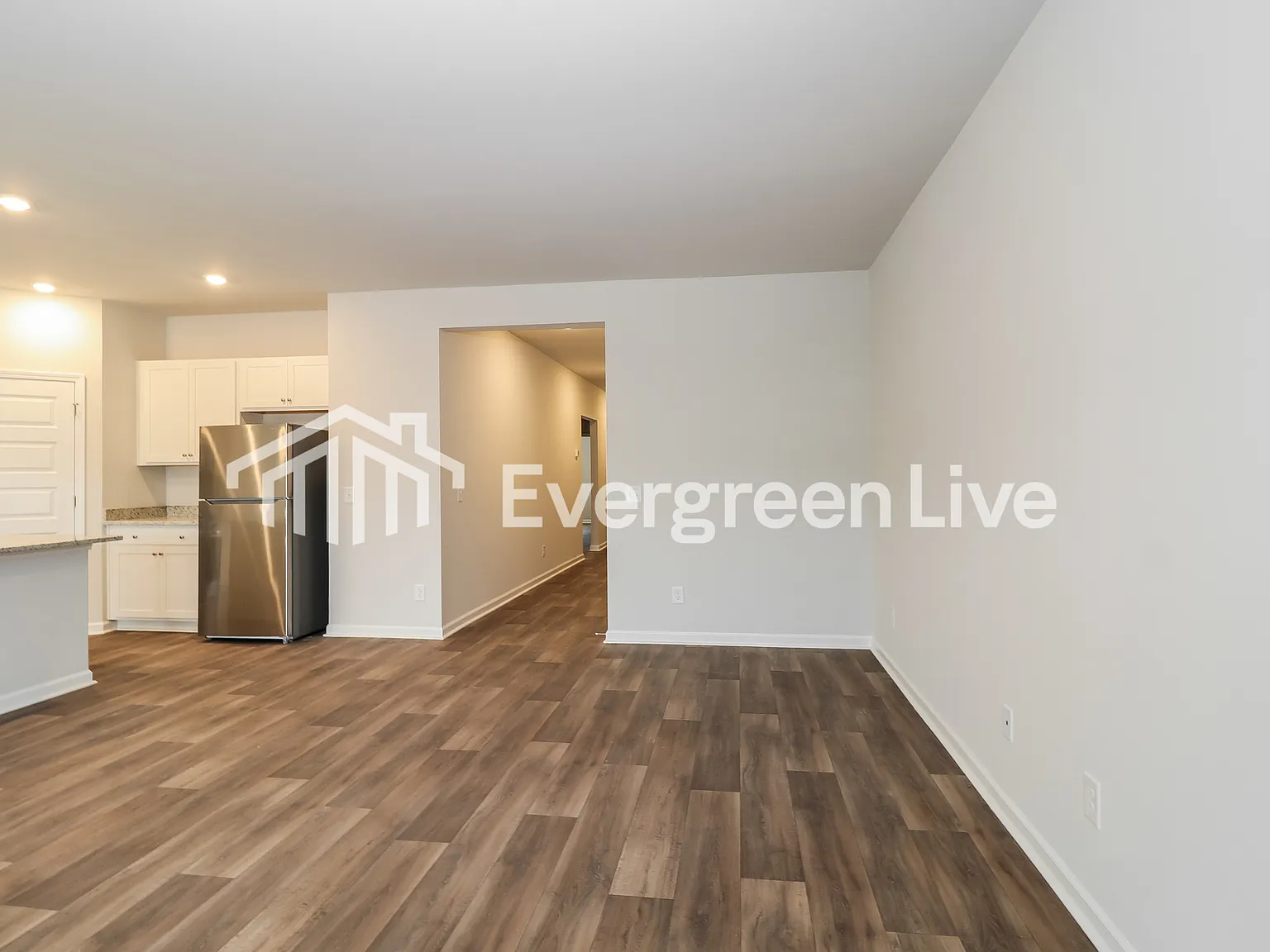 4 bed, 2.0 bath, 1886 sqft, $2,250 — Photo 4
