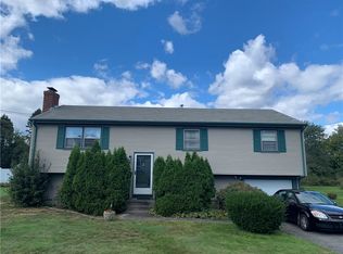 8 Champlin Ter, Middletown, RI 02842