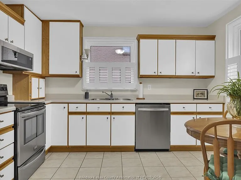 1028 Virginia Ave — Photo 3