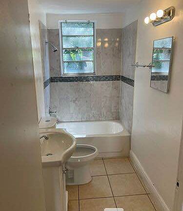 4th image of 712 20th St