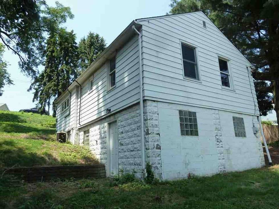 2nd image of 1817 Behrens St