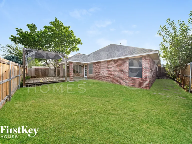 17205 Vitoria Dr — Photo 15