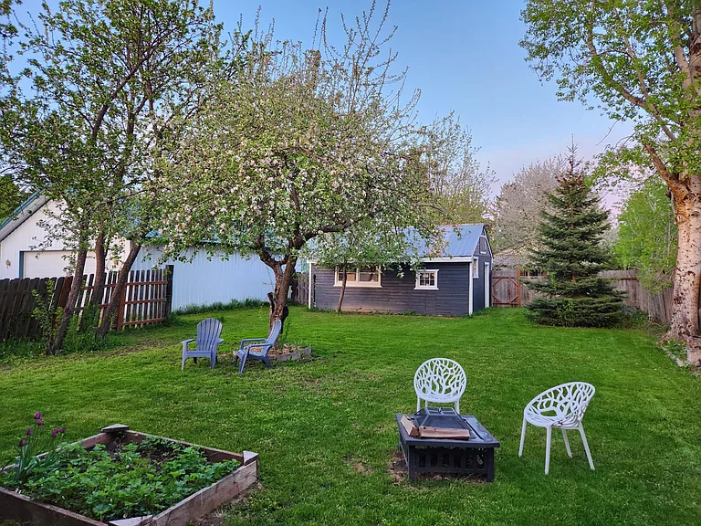 704 N Ella Ave — Photo 2