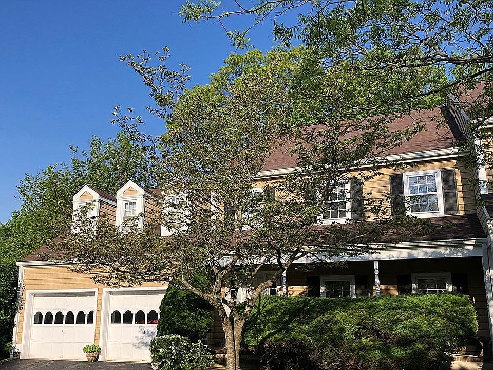 1st image of 15 Essex Dr