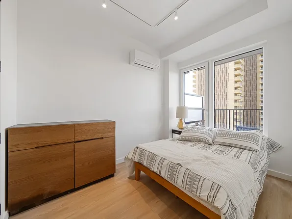 931 Carroll Street image 7 of 26