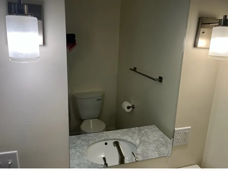 430 Ward Dr #B — Photo 2