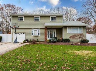 9 Stanwich Rd, Smithtown, NY 11787