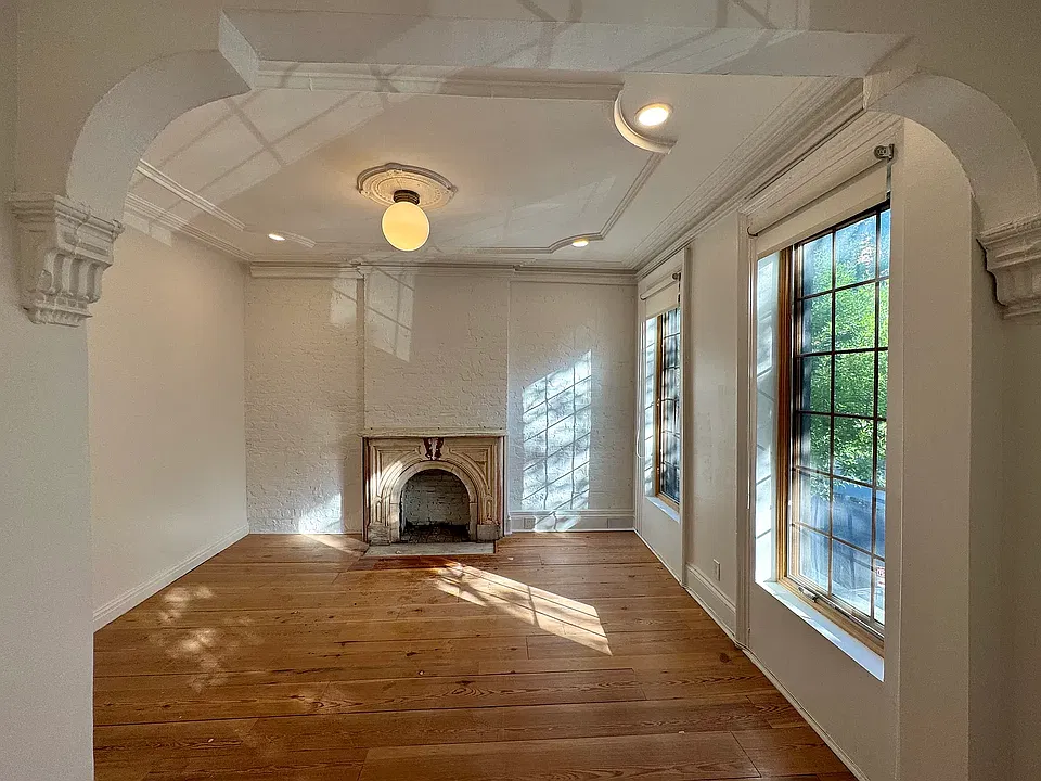 160 Hall St