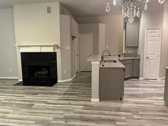 5th image of 3803 Rose Ct