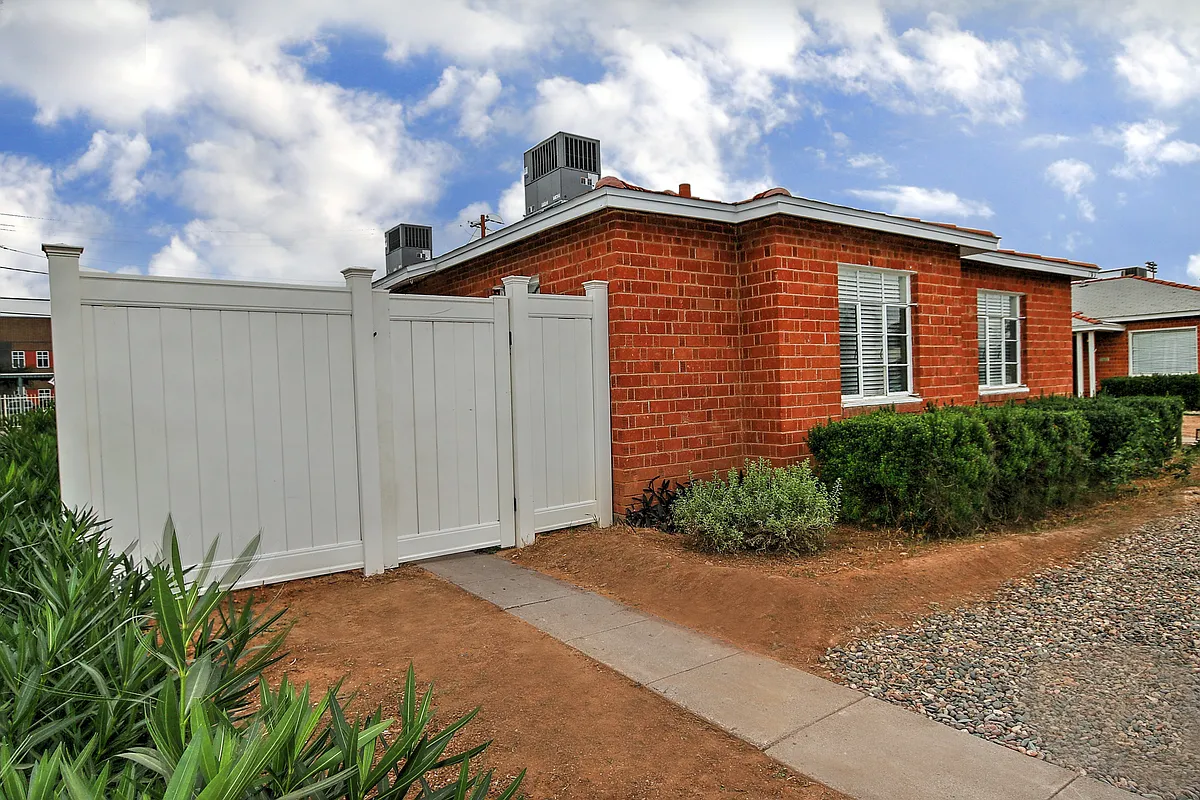 Building Photo - W Earll Dr
