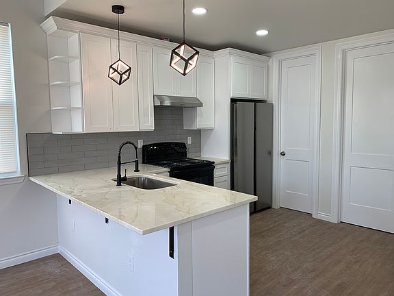 3rd image of 3032 Toledano St #3032