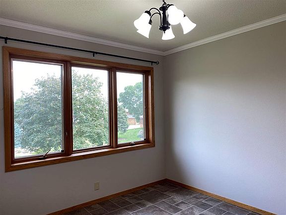 5th image of 300-12 E 25th St