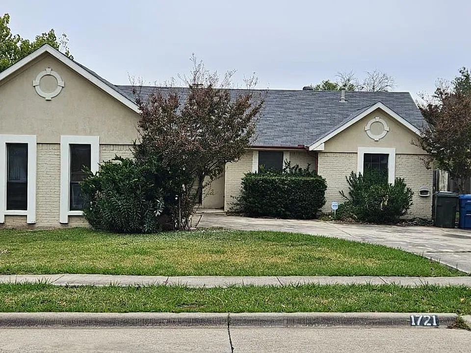 1721 Saint James Dr