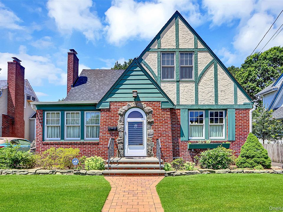 1st image of 8 Alexine Avenue