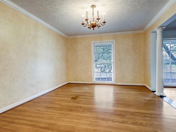 3rd image of 4623 Richmond Ave
