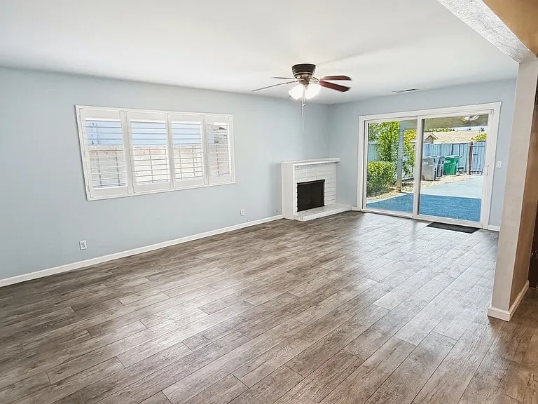 2621 Damien Ave — Photo 3